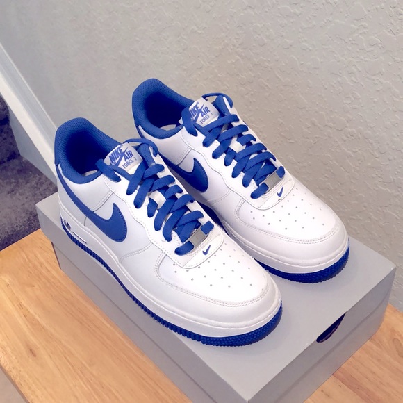 💙🤍NIKE AIR FORCE 1 ‘07 SNEAKERS🤍💙 - Picture 3 of 10